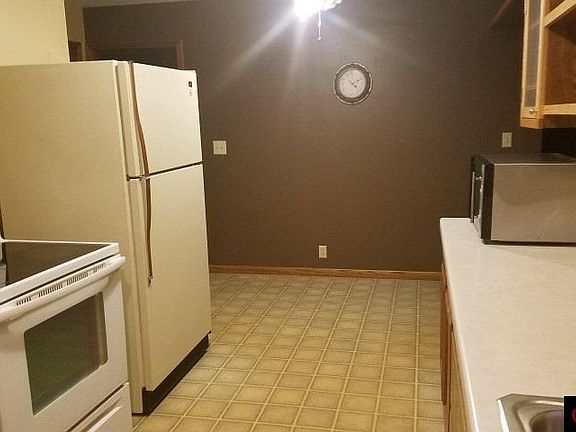 3rd image of 304 Lesueur Ave