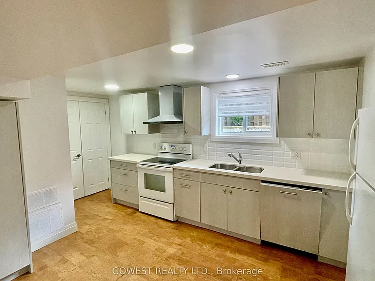 42 Briarwood Cres #LOWER — Photo 4