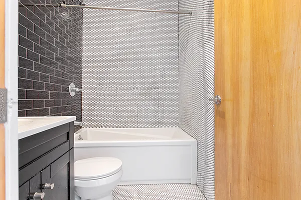 Rented by Safdie Realty Group | media 25