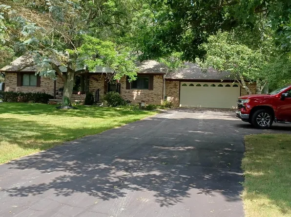 8721 Coyle Dr, Pinckney, MI 48169