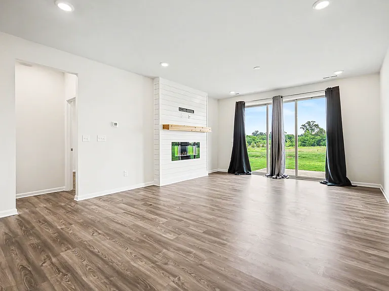 1007 Maylen Trce — Photo 12