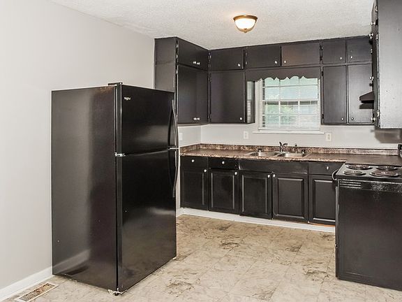 4th image of 3107 Forsythe Dr NW