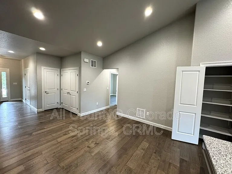 519 Brecken Ct — Photo 15