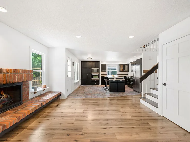 10217 Julian St — Photo 16