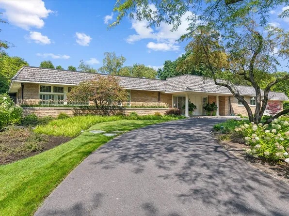 49 Estate Dr, Glencoe, IL 60022