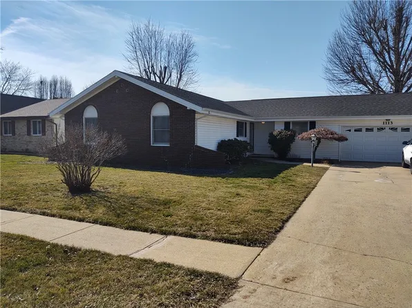 1113 Collins Dr, Effingham, IL 62401