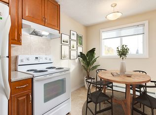 4918 45th St #1, Camrose, AB T4V 1E4