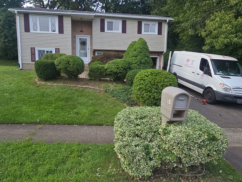 1st image of 27 Flower Dr