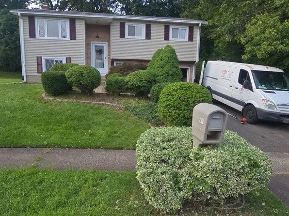 27 Flower Dr, Hamden, CT 06518