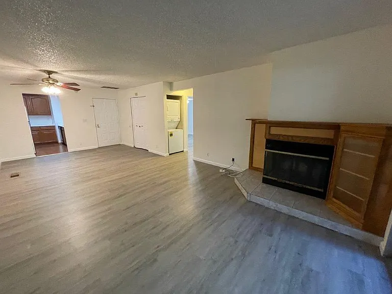 472 Lancaster Ln — Photo 6