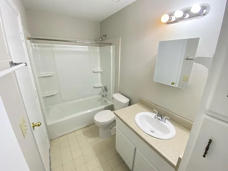 1826 Burnham St — Photo 7