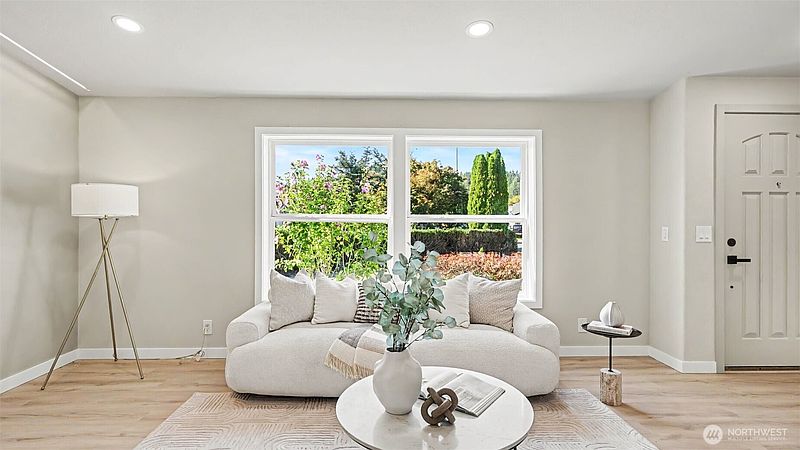 3rd image of 1904 Trilium Lane