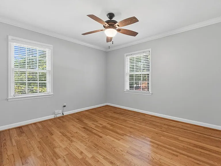1111 N Valley Dr — Photo 31