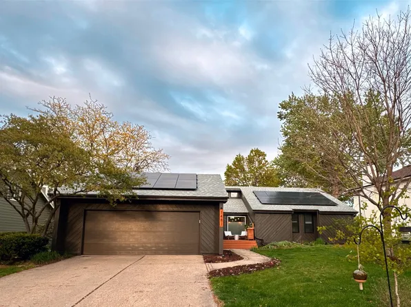 1481 NW 102nd St, Clive, IA 50325