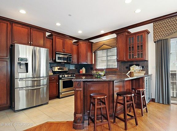 2nd image of 852 Shandrew Dr