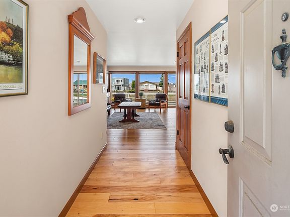 5th image of 3720 Shorewood Avenue