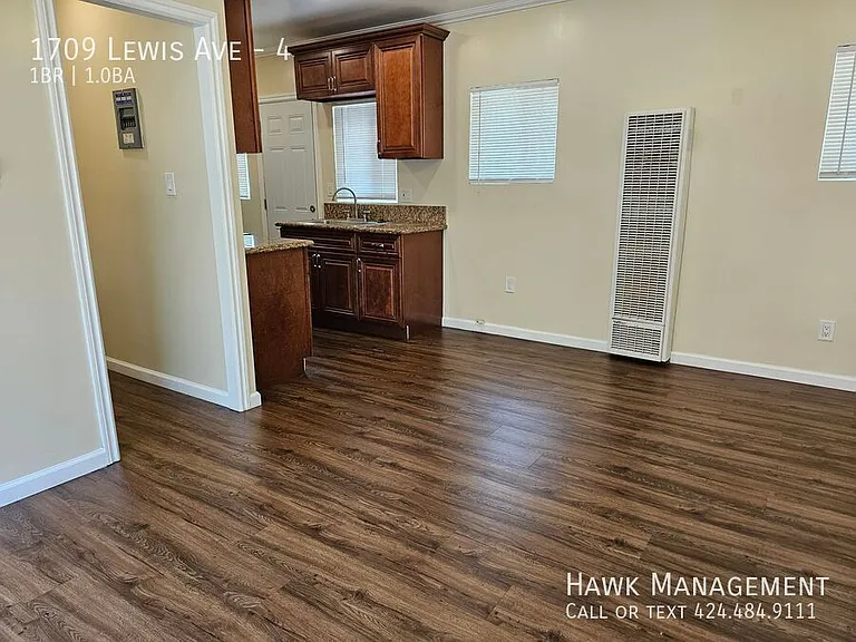1709 Lewis Ave #4 — Photo 2