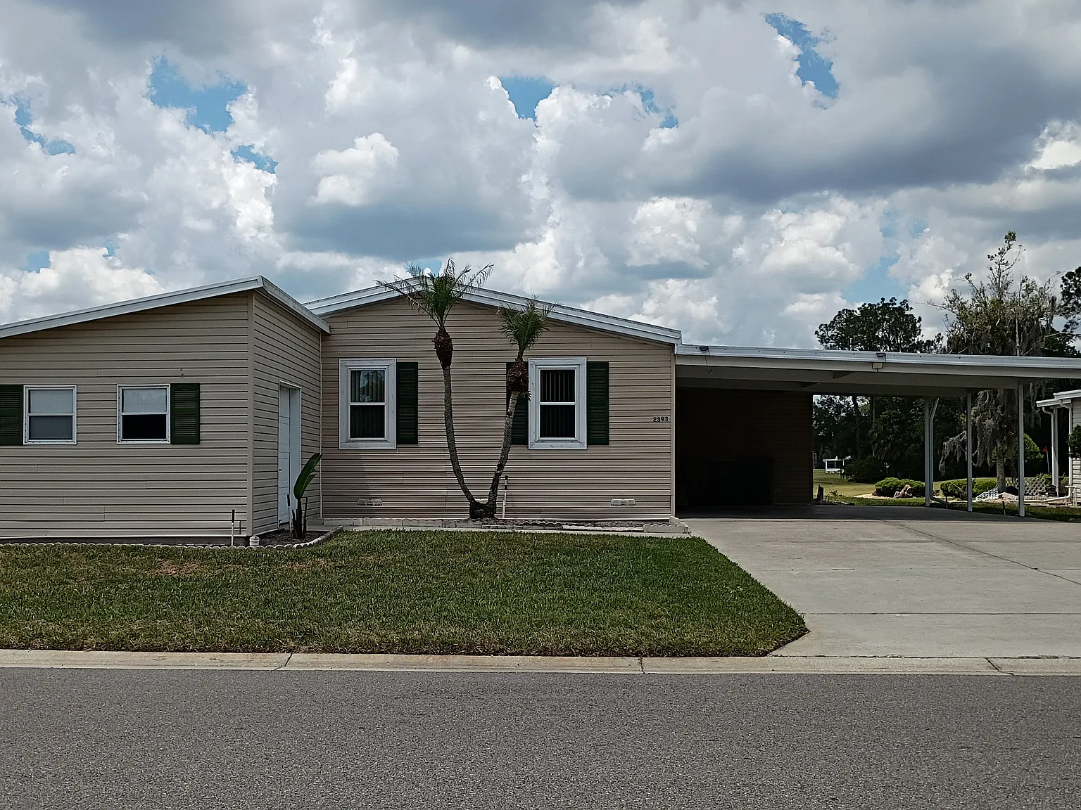 3 bed, 2.0 bath, 2044 sqft, $2,000 — Photo 1