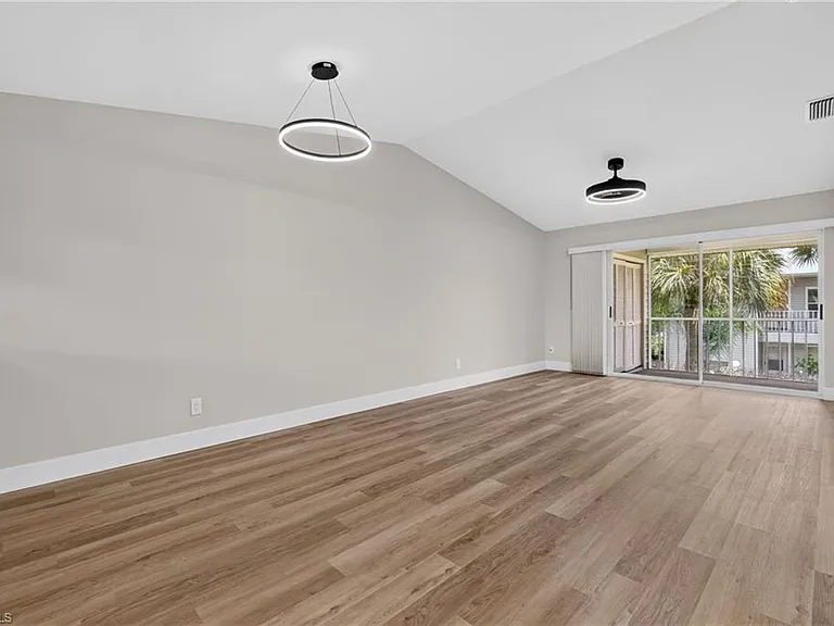 1915 Courtyard Way #202 — Photo 6