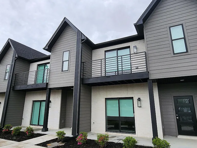 225 Country Club Pkwy #52 — Photo 1