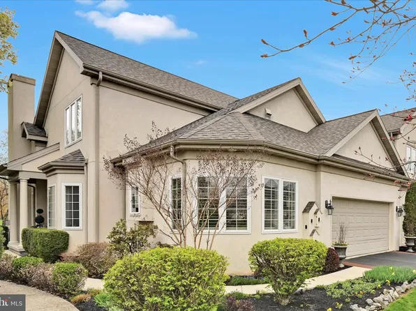 728 Woodfield Dr, Lititz, PA 17543