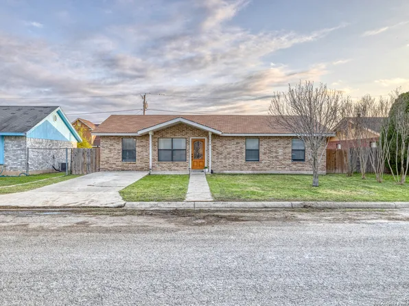 143 VANHAM ST, Uvalde, TX 78801