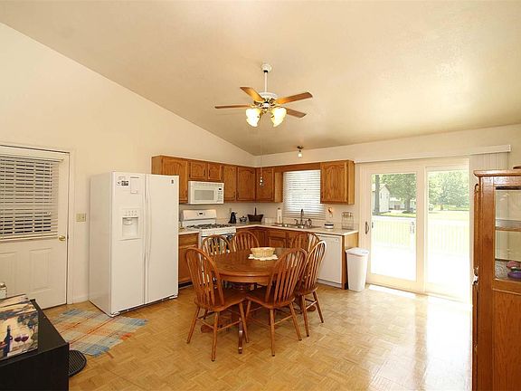 3rd image of 938 Catalina Dr