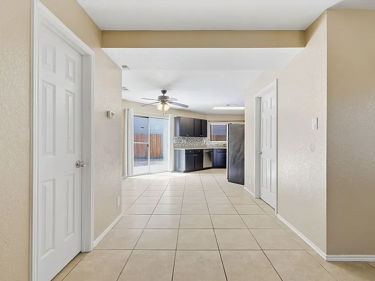 151 McLennan Oak — Photo 6