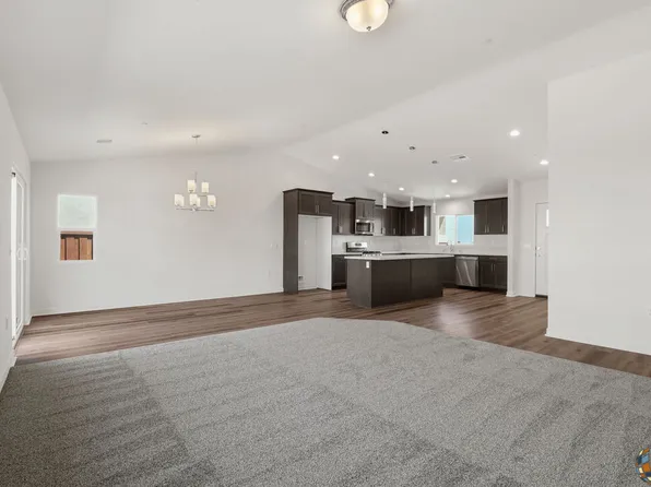 2394 Dale Ct, Imperial, CA 92251