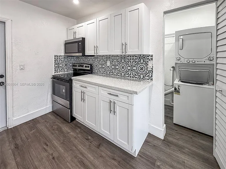 2620 NW 18th Ter #3 — Photo 6