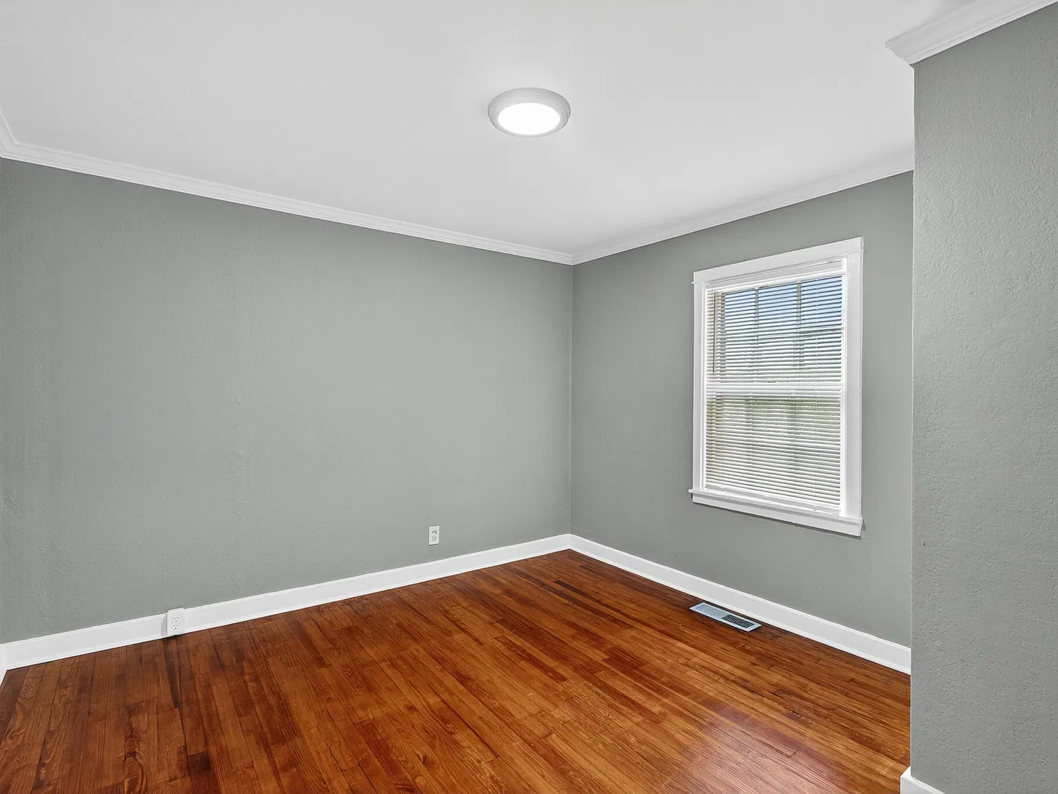 4 bed, 1328 sqft, $2,500 — Photo 4