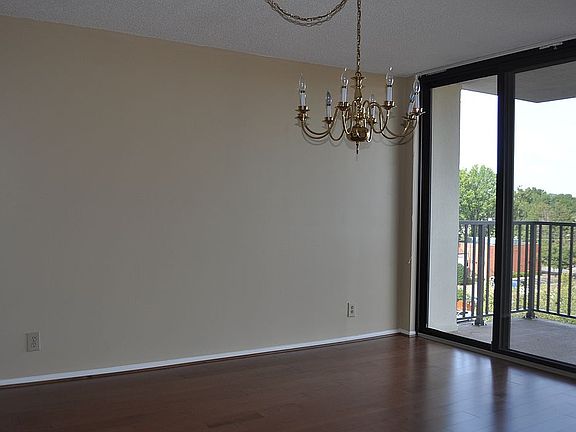 3rd image of 6800 Fleetwood Rd APT 601