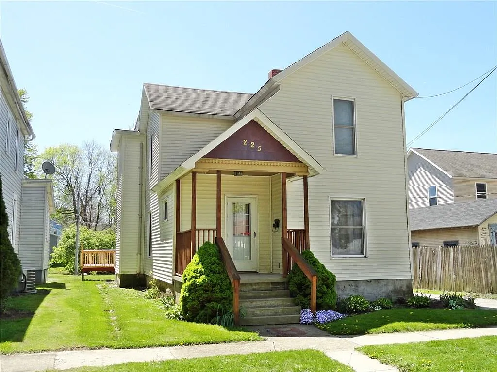 225 W Williams Ave photo 1