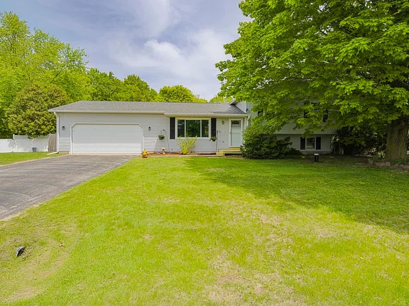 1190 Valley Dr, Traverse City, MI 49685
