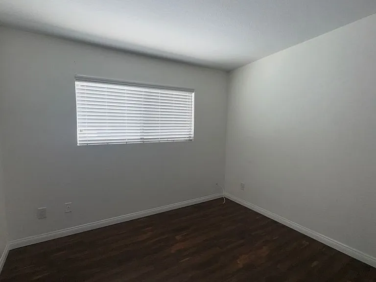 5250 Bellingham Ave — Photo 10