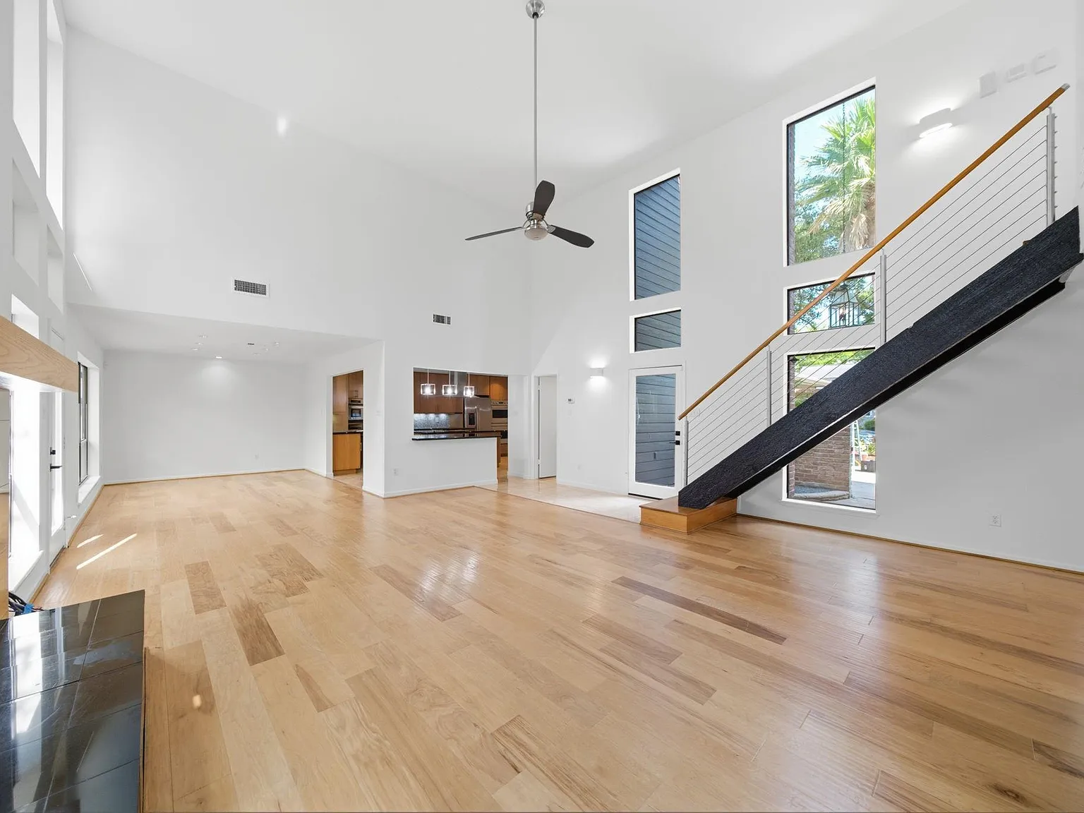 3 bed, 2.5 bath, 2228 sqft, $3,500 — Photo 4