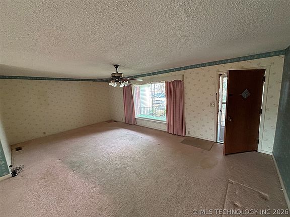 5th image of 504 N D Ave