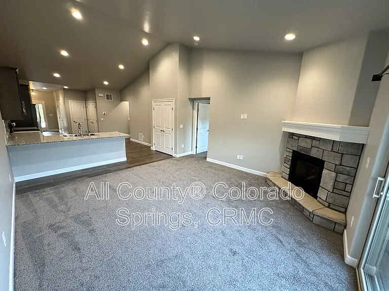 519 Brecken Ct — Photo 7