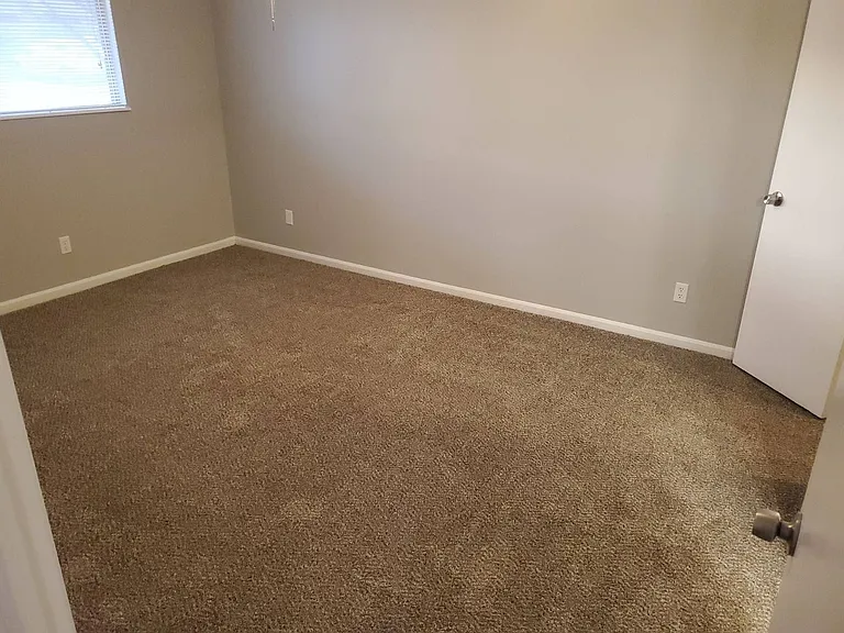 Stratford East Apartments — Photo 52