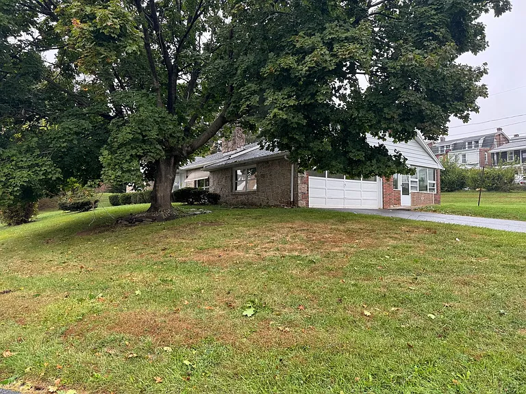 1035 Ridge Ave — Photo 3