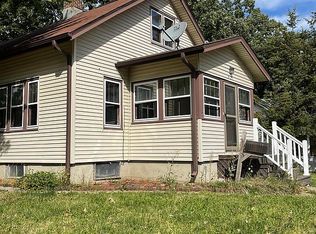 415 3rd St NE, Waseca, MN 56093