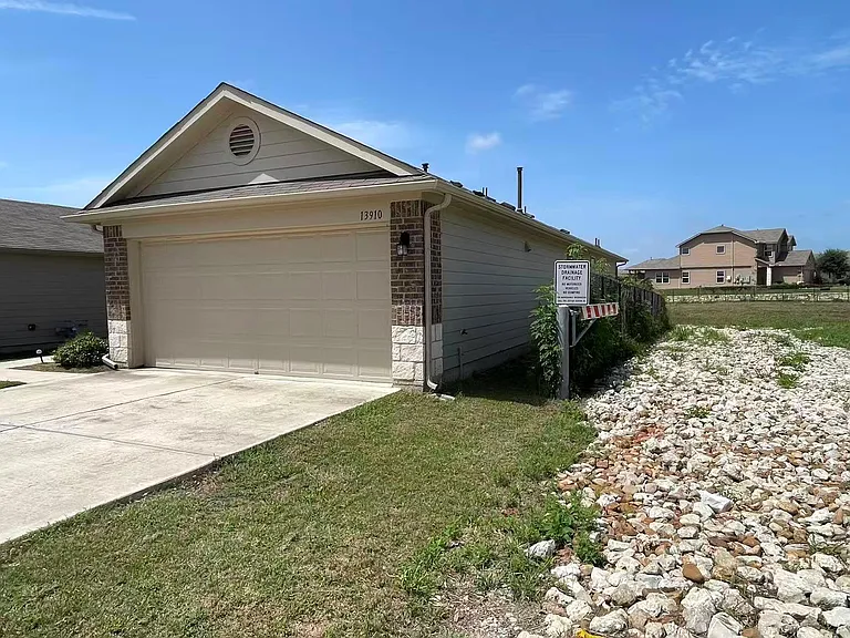 13910 Levy Ln — Photo 3