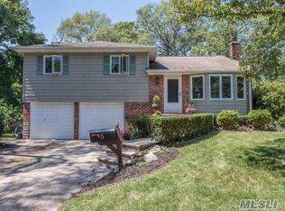 6 Haven Ln, Smithtown, NY 11787