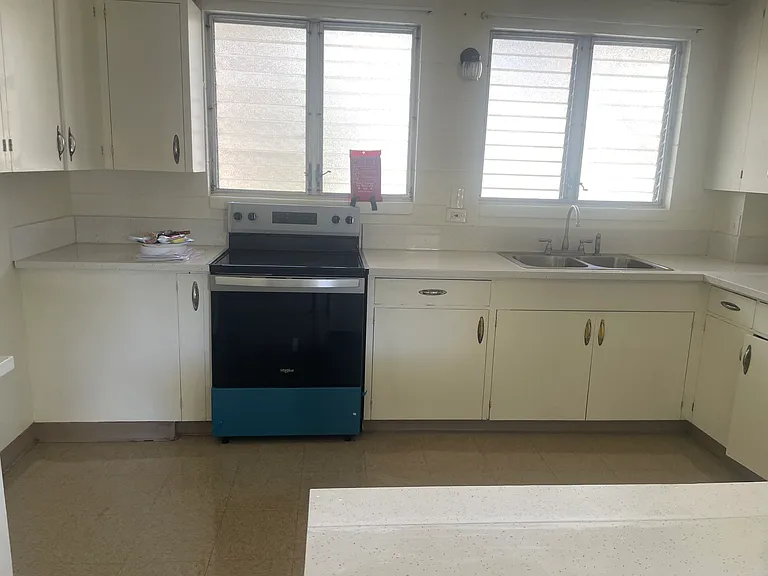 810 Kaaloa St #10 — Photo 3