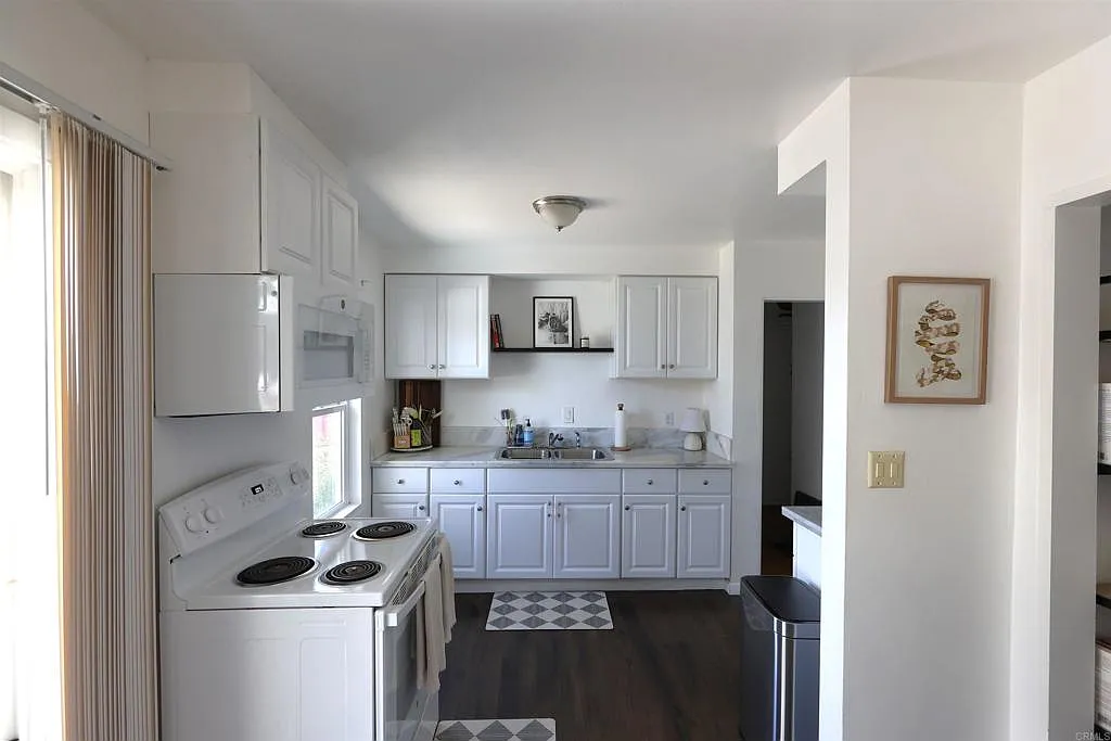 3 bed, 1200 sqft, $3,300 — Photo 4