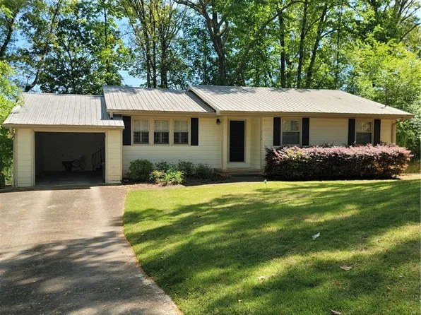 2212 Colonial Cir, Gainesville, GA 30501