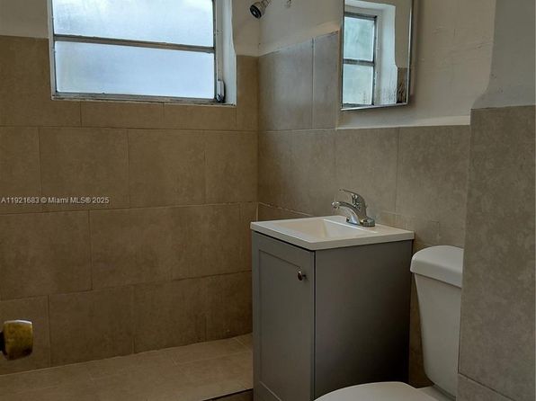 miami-florida-452695494 picture