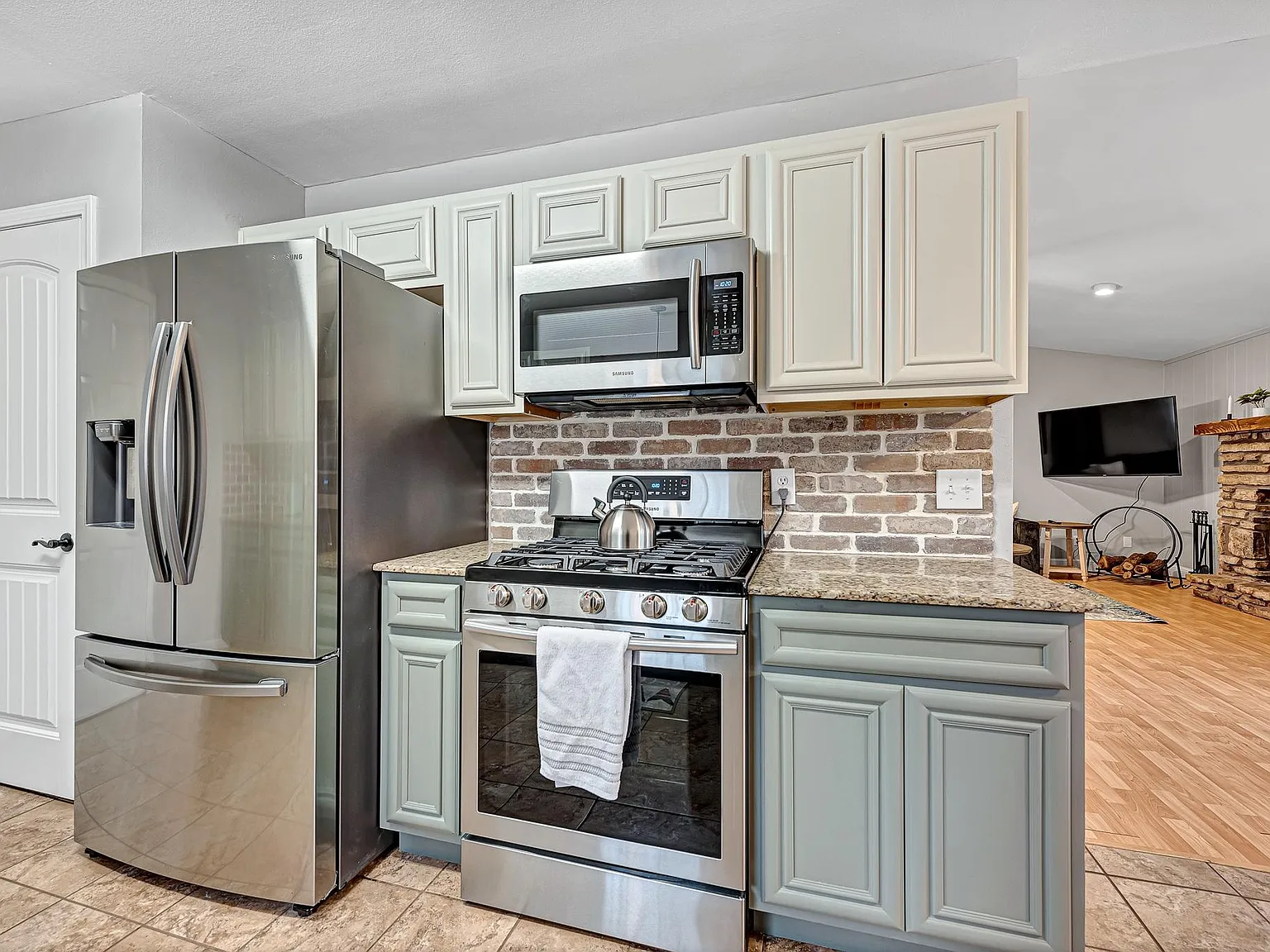 1406 Dogwood Dr — Photo 3