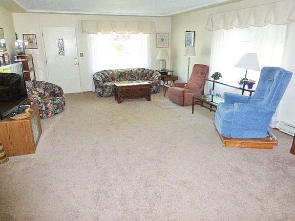 2nd image of 1000 Camas St