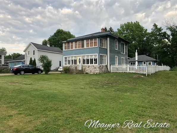 302 E Kalamazoo St, Bloomingdale, MI 49026
